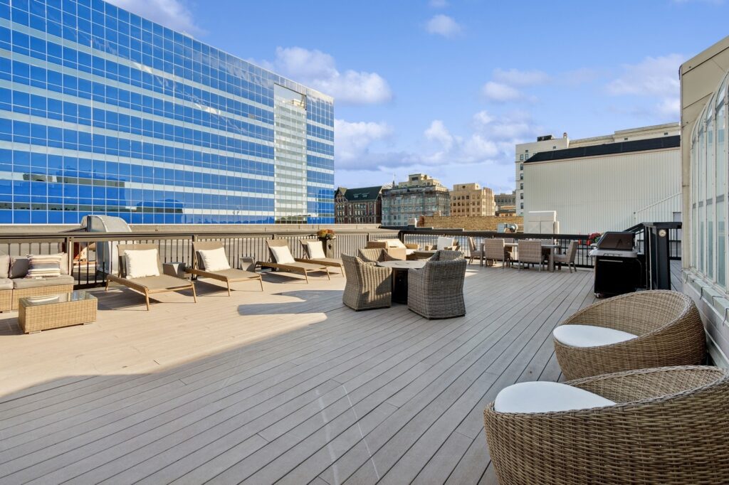 amenity-rooftop-deck
